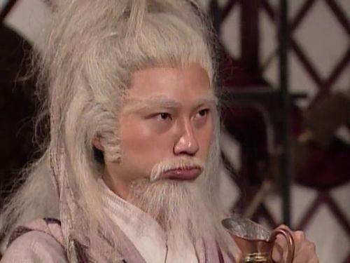 但是其实周伯通的武学天赋非常高的,他的空明拳,还有自创的左右互搏术