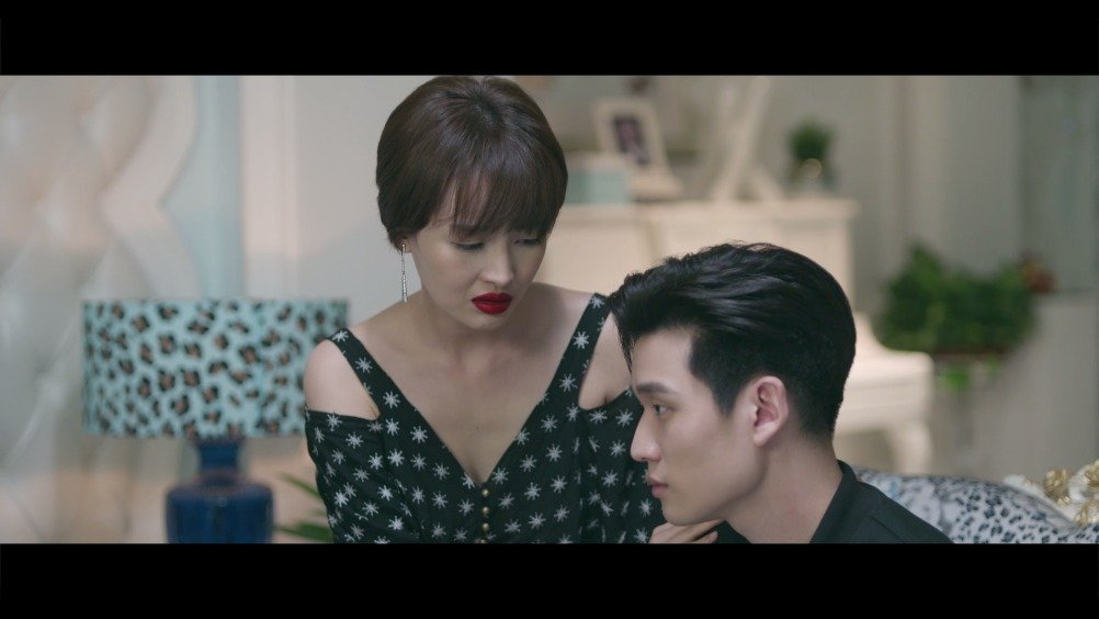 《小妖的金色城堡》第十集精彩片段:图图强吻南一失败