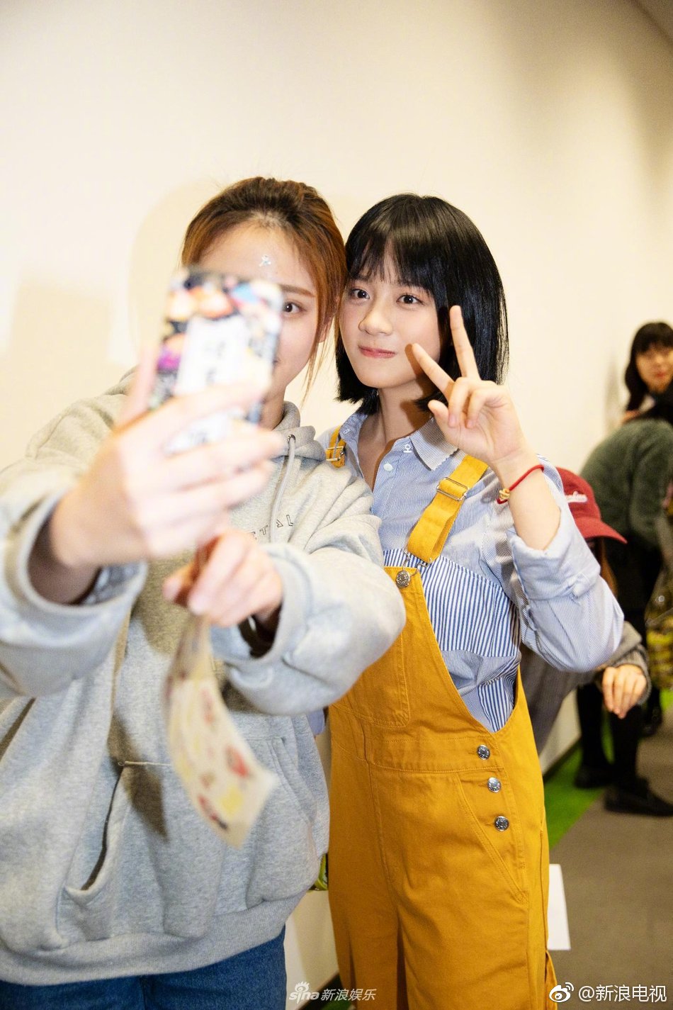 分享一组慕承和@张超juck 和薛桐@无敌大王李婷婷 昨天到访我浪的美图