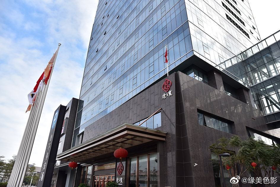 珍之宝酒楼杏坛店,由于位于大型购物中心内,吃喝玩乐一应俱全