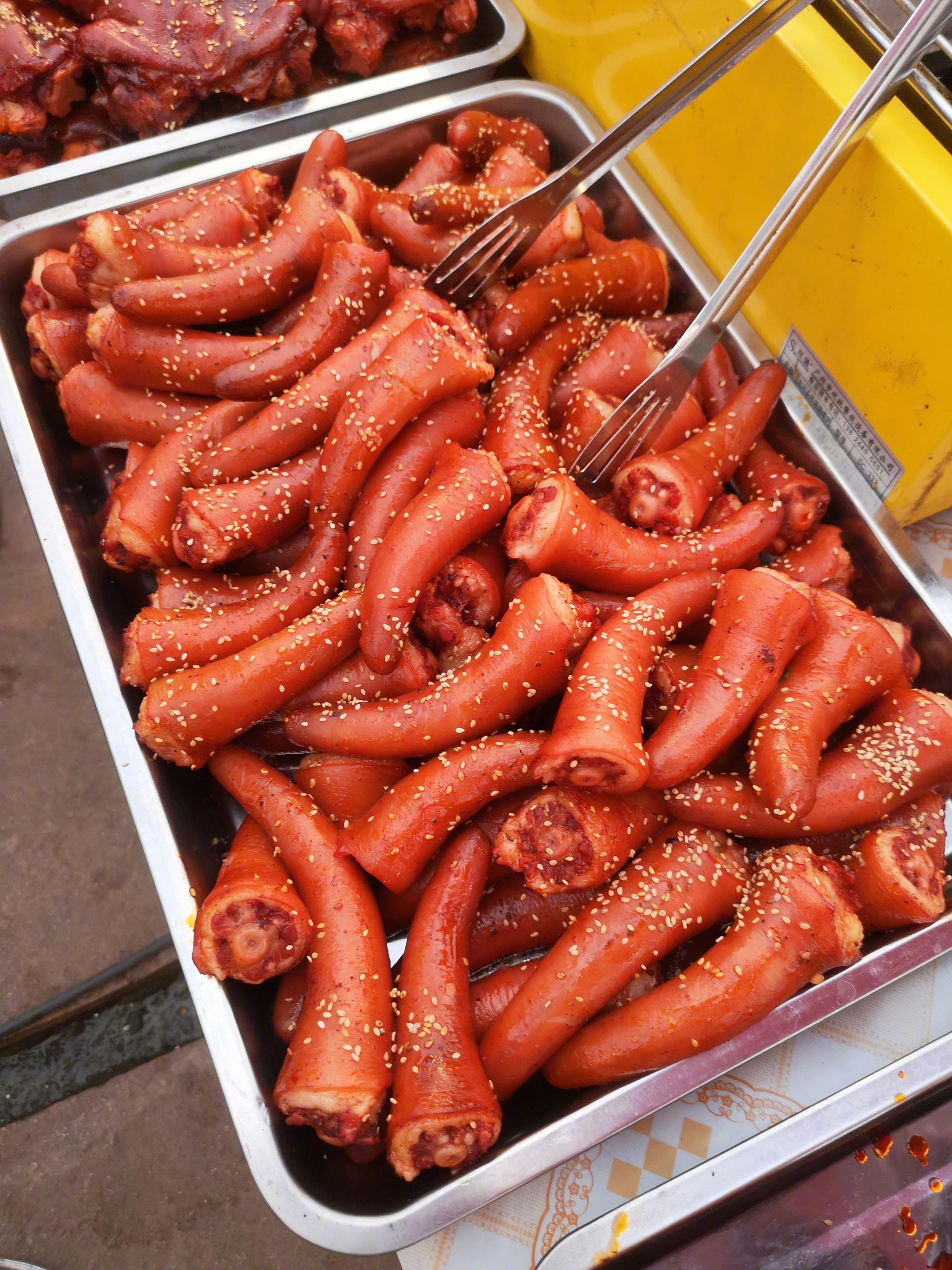 西双版纳六国水上市场发现的烤猪肉小吃东北老乡的烧烤