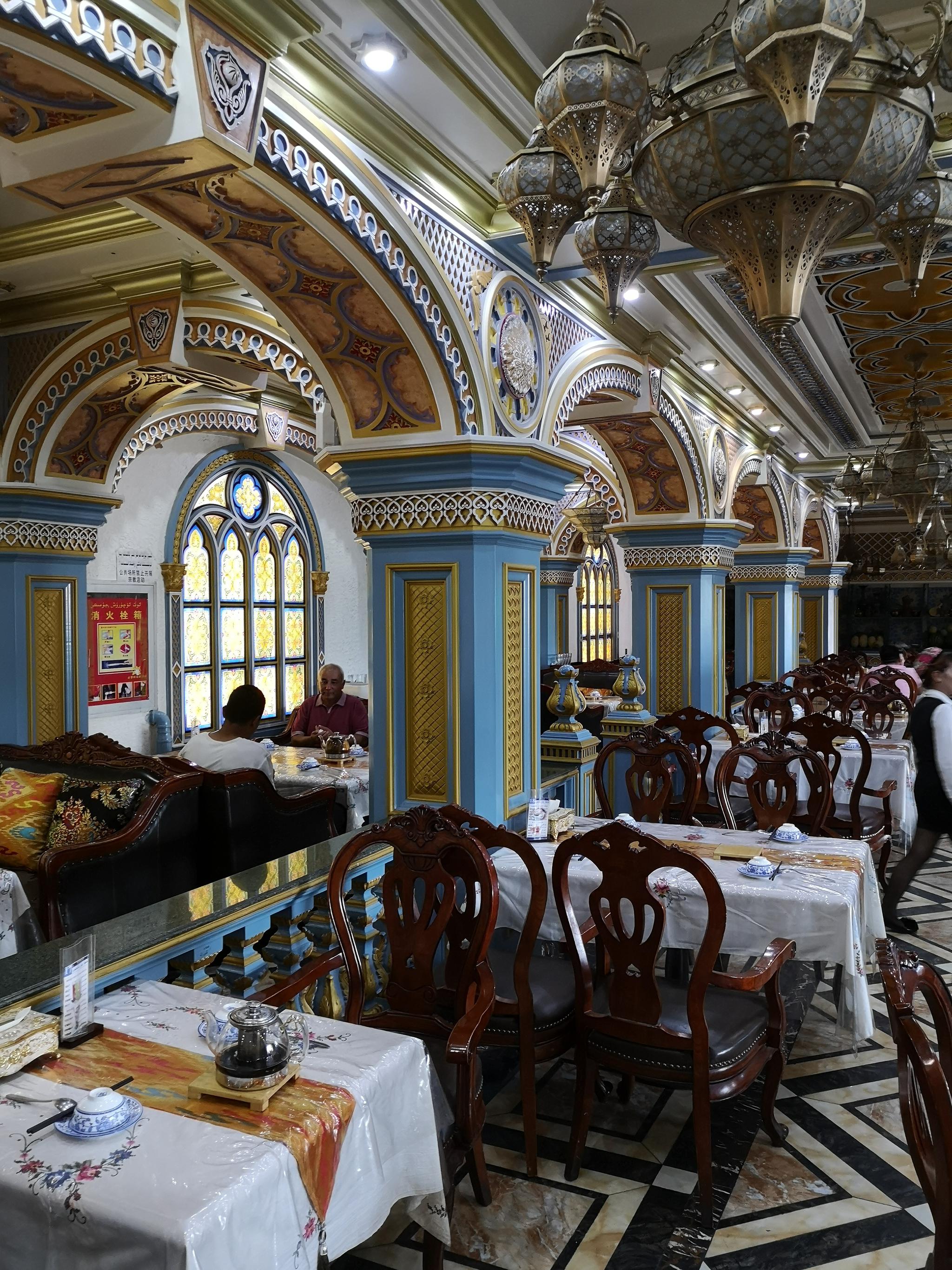 喀什的一家特别餐馆,装修很漂亮