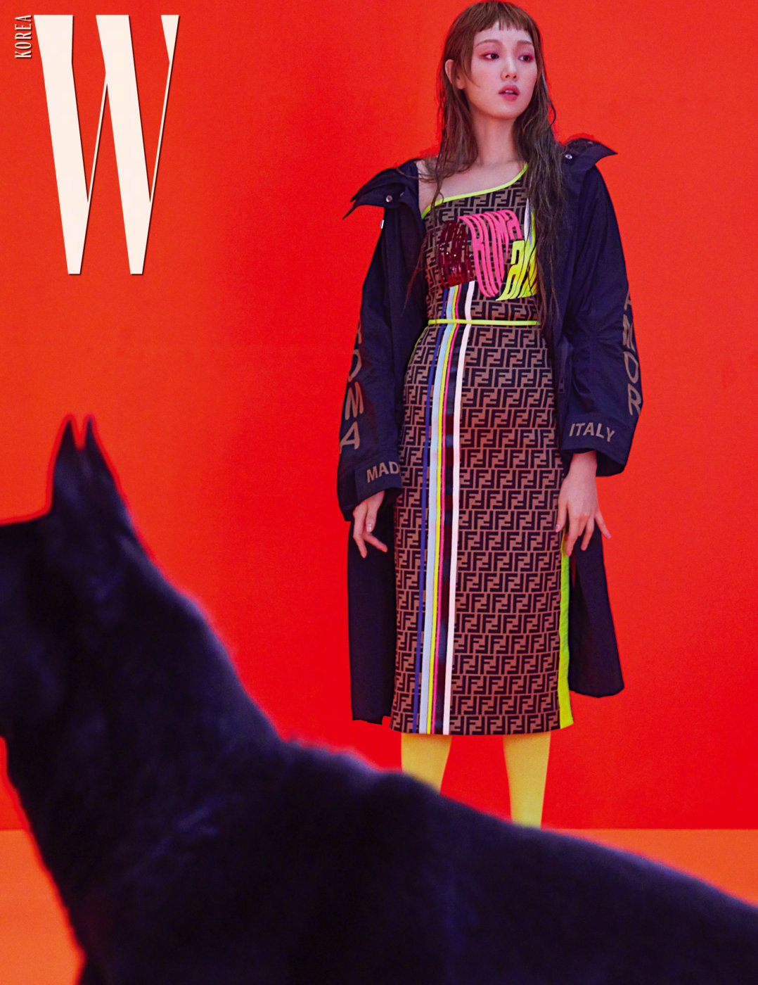 w korea may 2019. 韩国版《w》杂志5月刊封面画报, 鲜亮的霓虹色彩