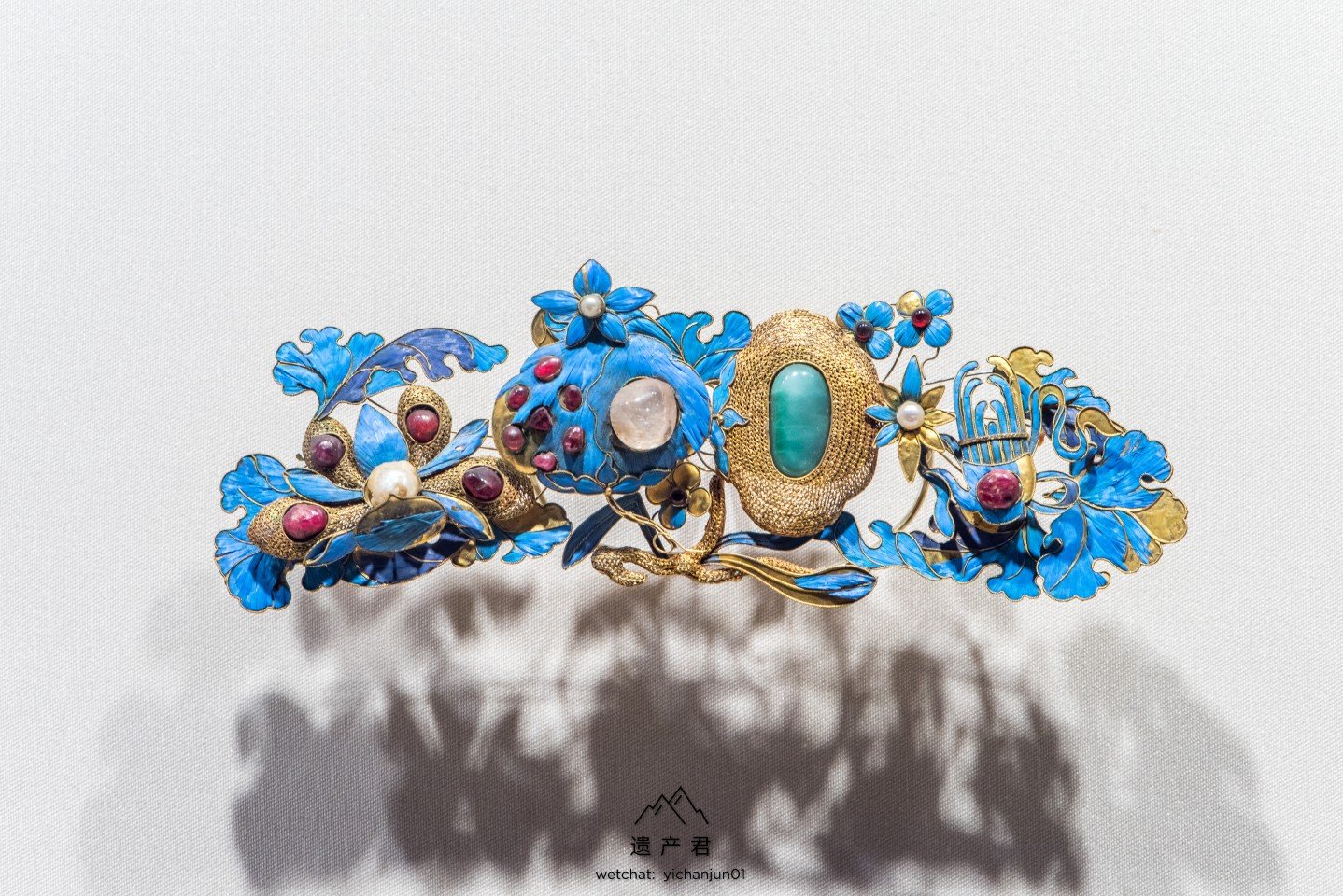 故宫博物院藏· 清代银镀金点翠嵌宝石果纹簪