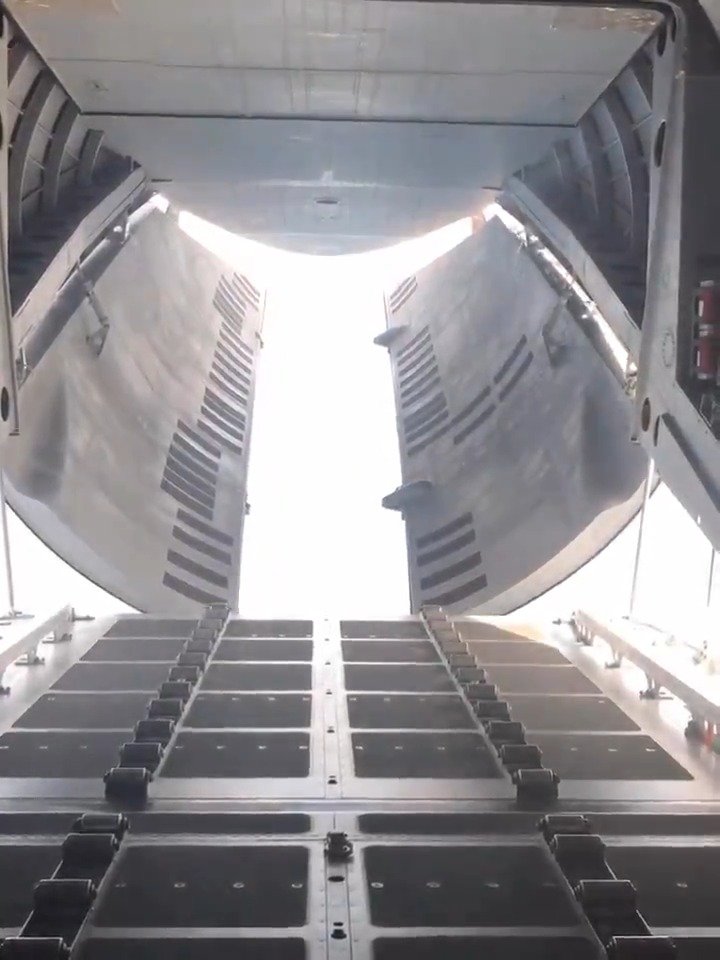 日本空自C-1运输机空中开闭尾舱门|舱门|运输机|驾驶员|机身|重心_新浪新闻