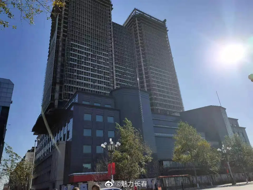 网传"长春站前烂尾25年金座大厦复工"