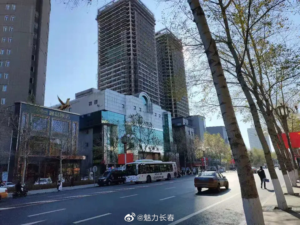 网传"长春站前烂尾25年金座大厦复工"