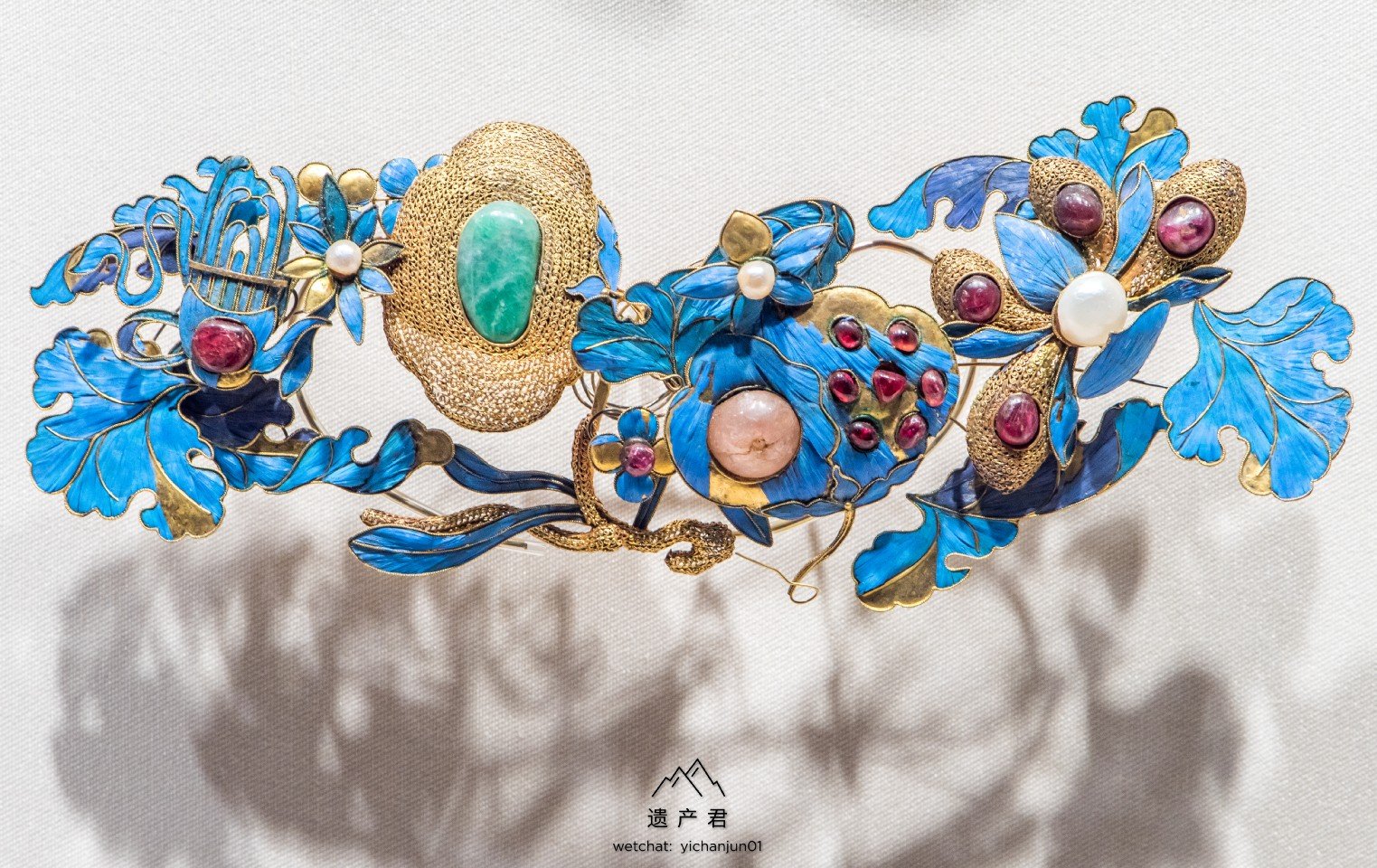 故宫博物院藏· 清代银镀金点翠嵌宝石果纹簪