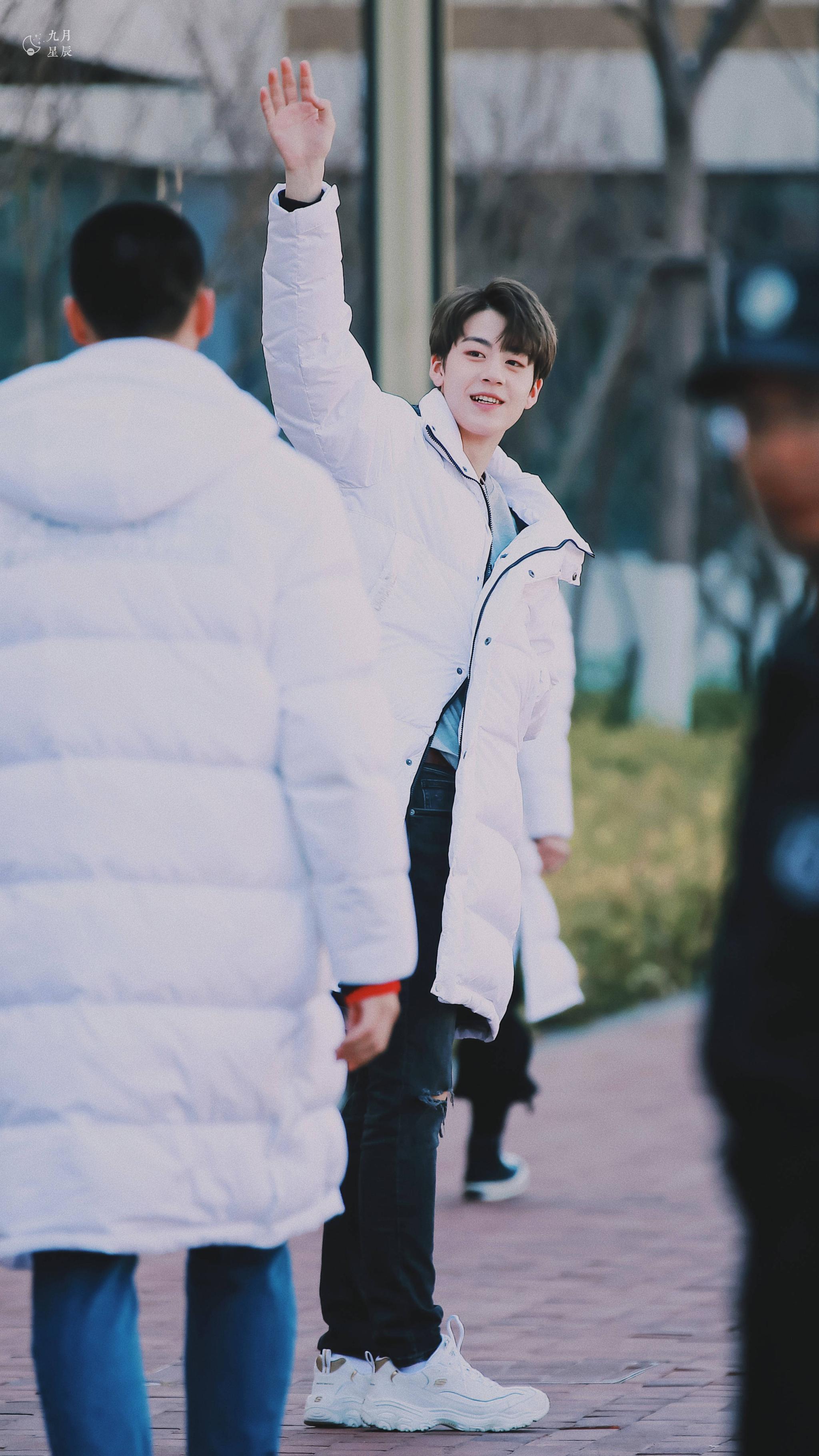 肖凯中任世豪一个超a颜值爆表一个呆萌可爱救救孩子吧