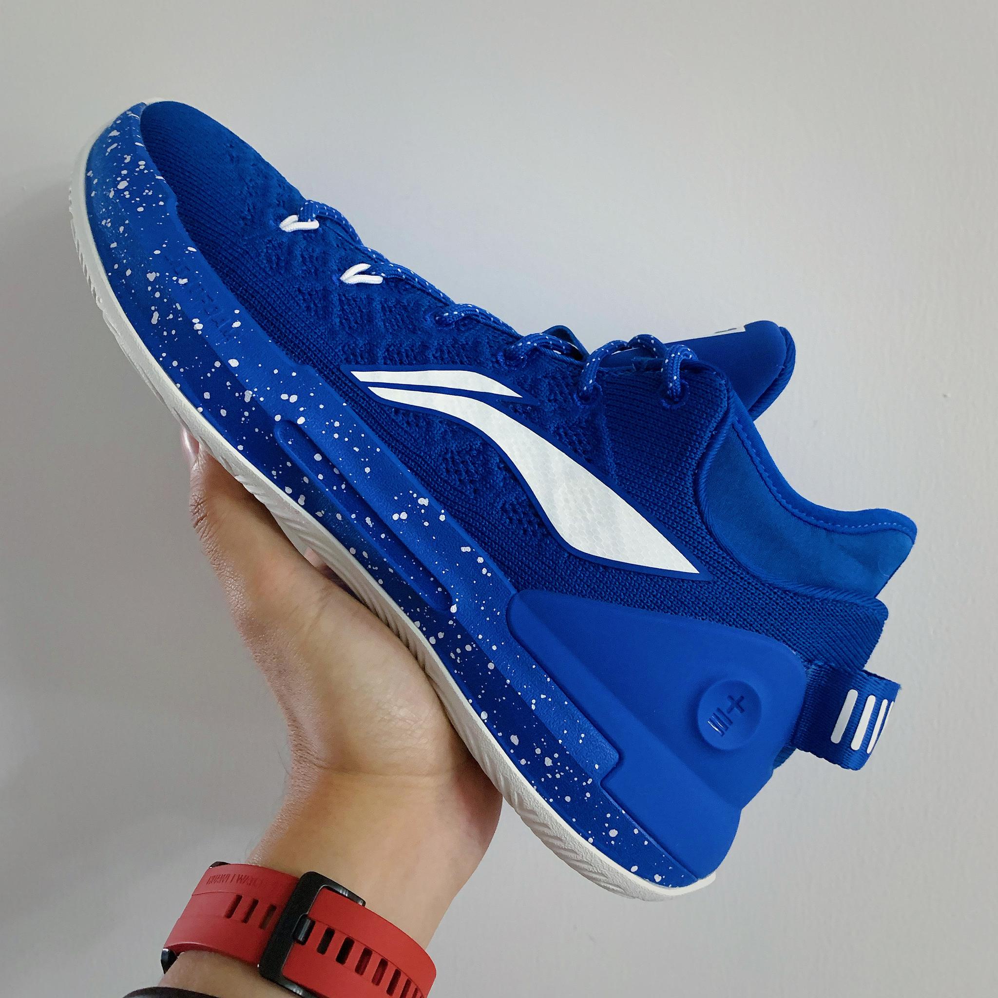 民间外号"蓝魔"的李宁驭帅13低帮确实很难让人不联想到杜克