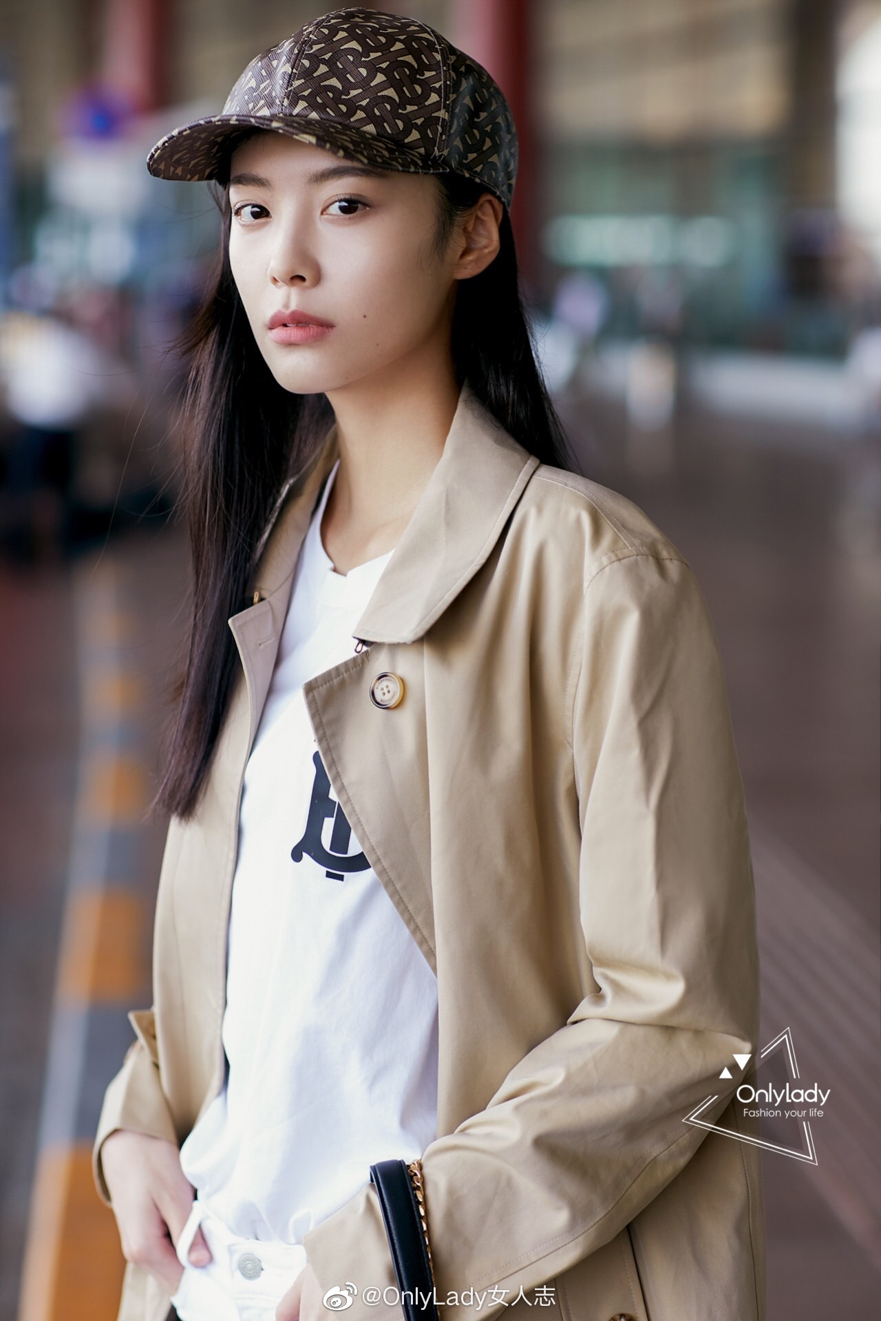 演员@伊然yr x burberry 早秋穿搭的高分示范,气质满分