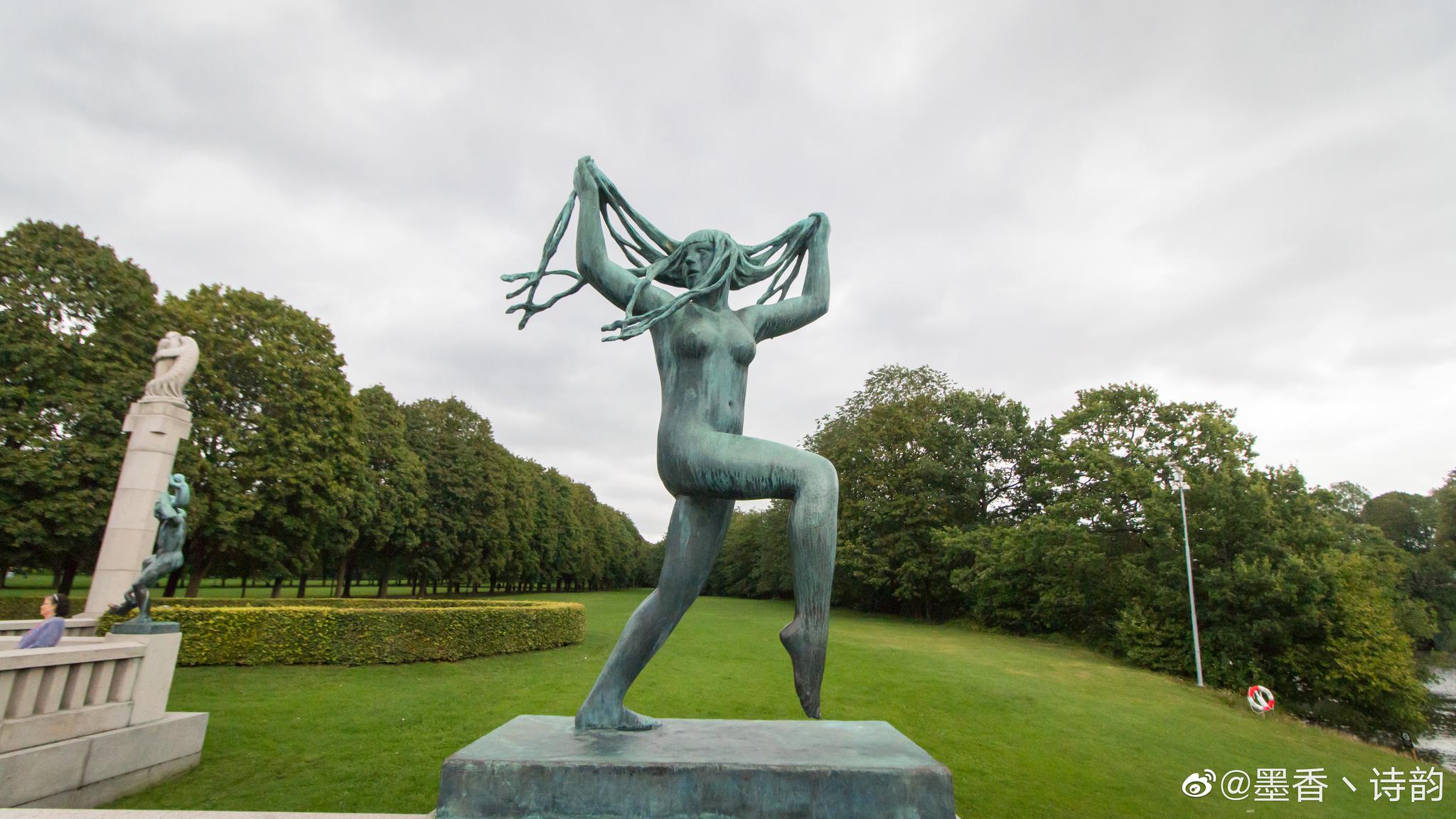 挪威人对于行为艺术特别感兴趣,雕塑就是其中一方面.192座雕塑