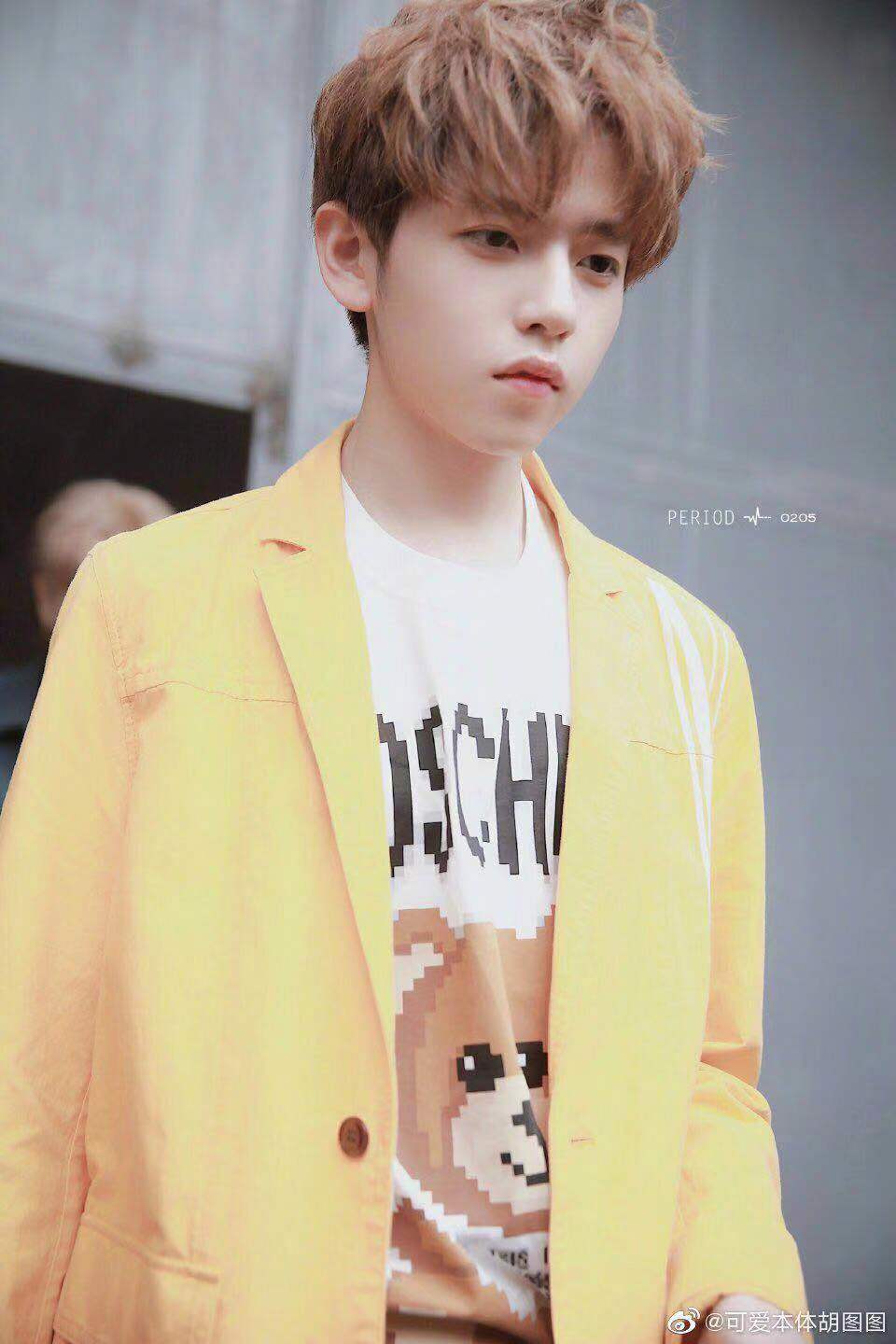 都来看看大帅哥胡春杨啊!出身在河北保定的俊朗少年