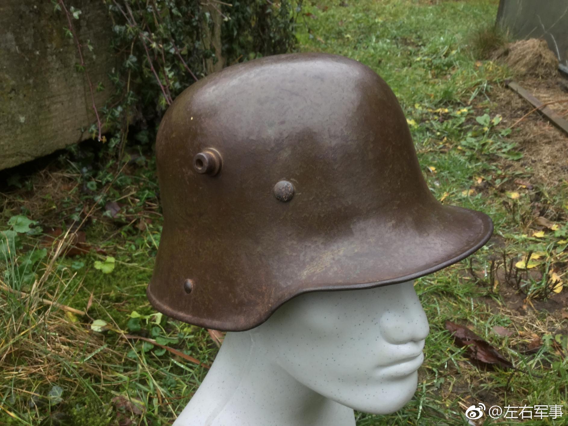 一战时期德军m16型德国佬头盔,与其它头盔相比