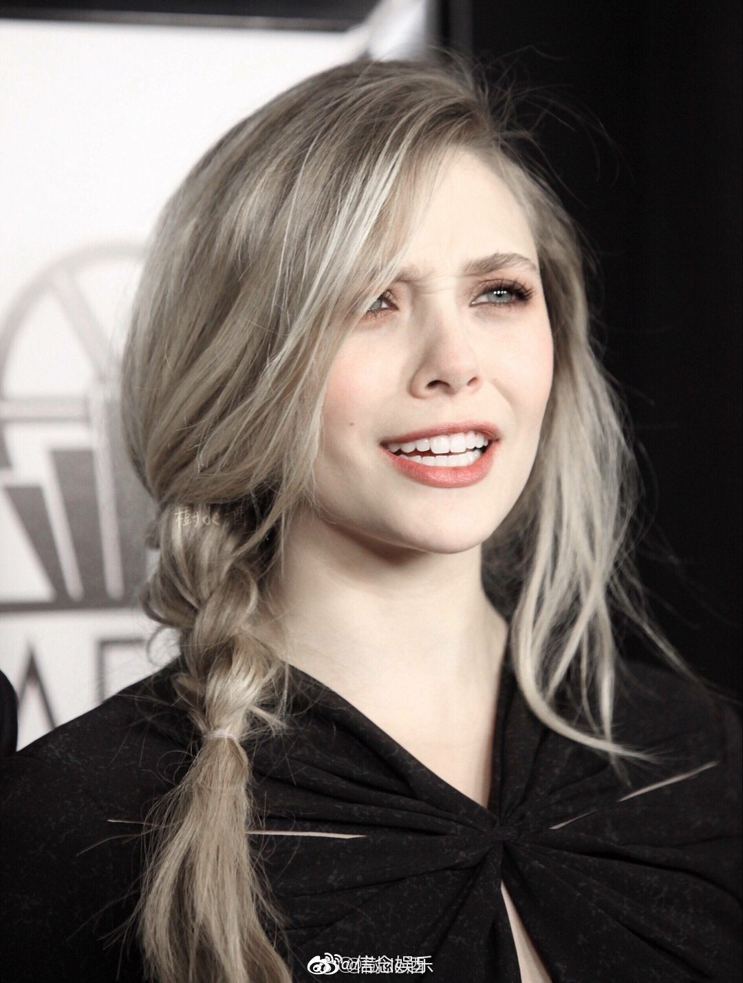 漫威绯红女巫扮演者"奥妹"伊丽莎白·奥尔森性感此前亮相《复仇者联