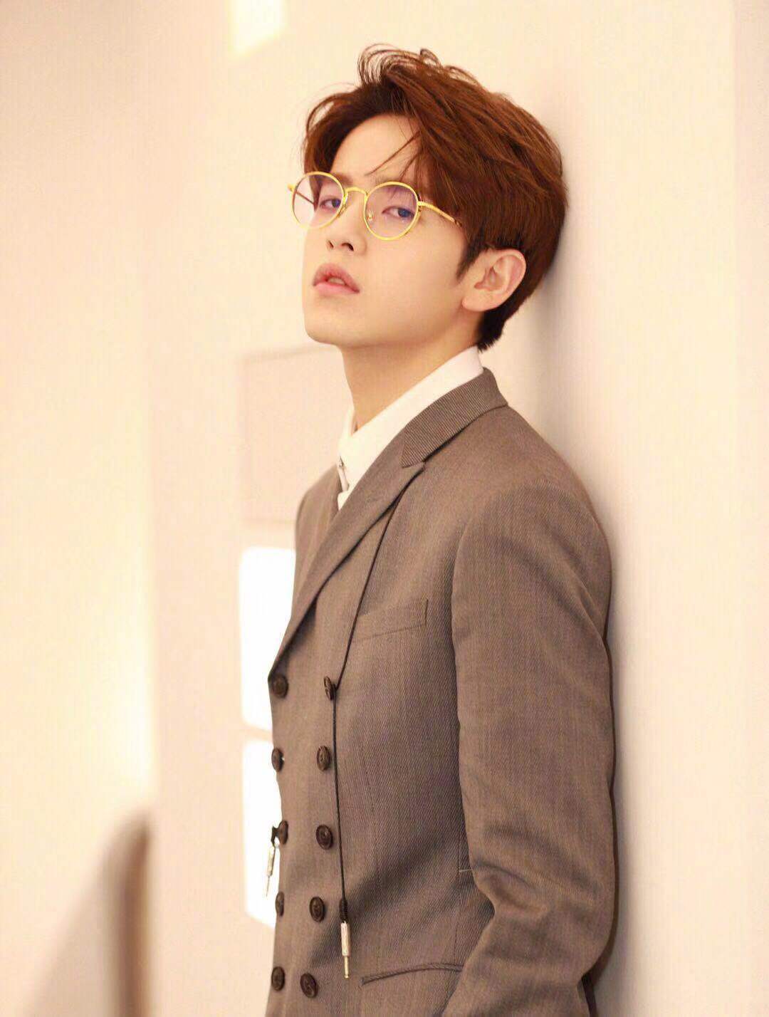 都来看看大帅哥胡春杨啊!出身在河北保定的俊朗少年