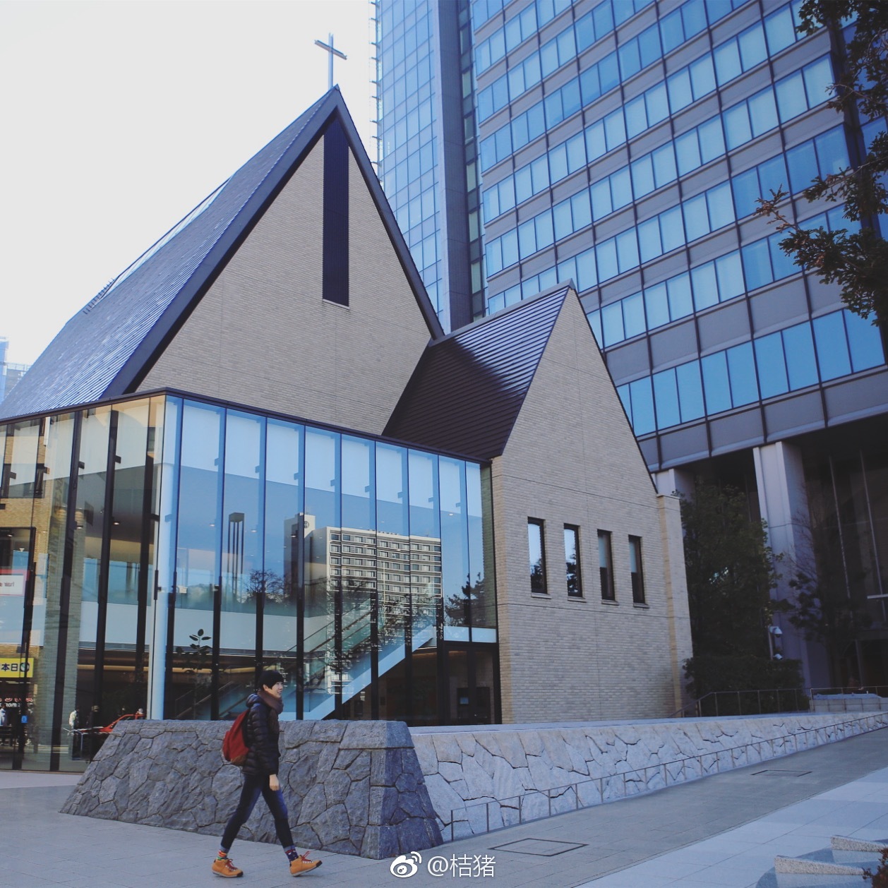 东京神乐坂,满是斜坡的街区.这里曾是著名的花街