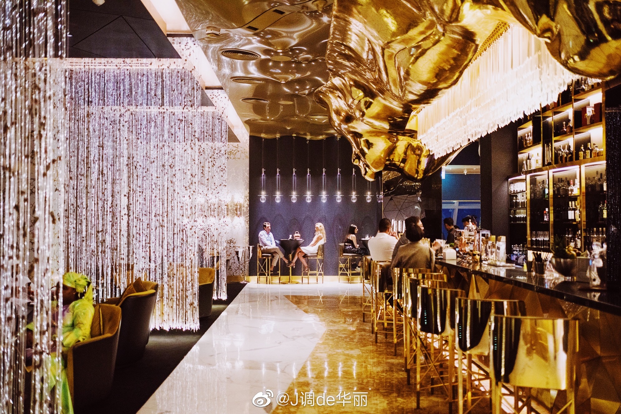 迪拜旅行 | 闪瞎眼睛的纯金酒吧迪拜卓美亚帆船酒店al muntaha餐厅
