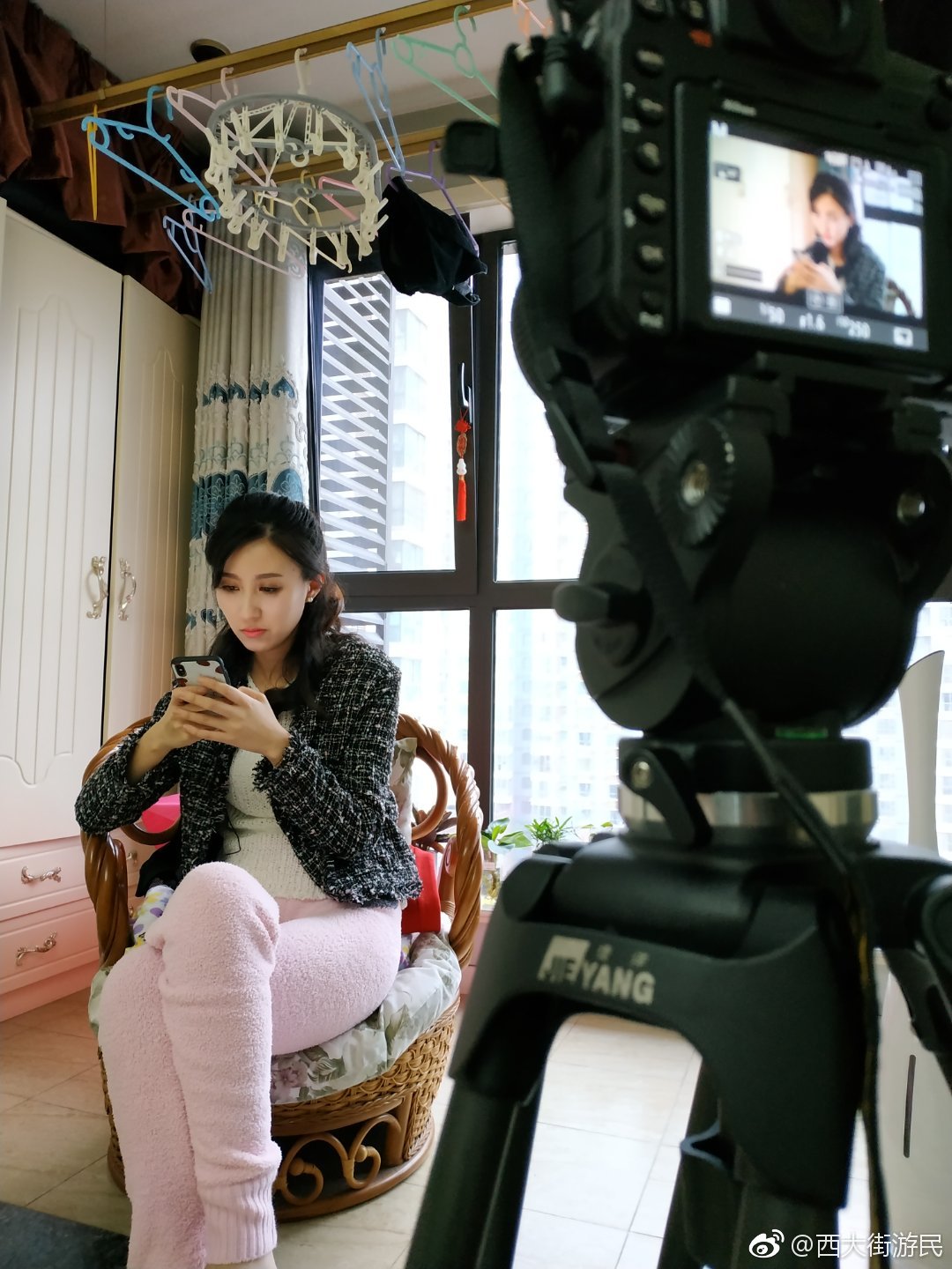 陕西广播电视台晚间新闻站节目主持人谈秋月纪录片拍摄第一天