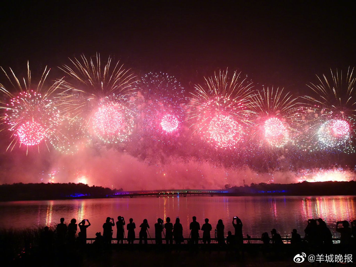 今晚20:00—20:25分,深圳上空绽放美丽的烟火