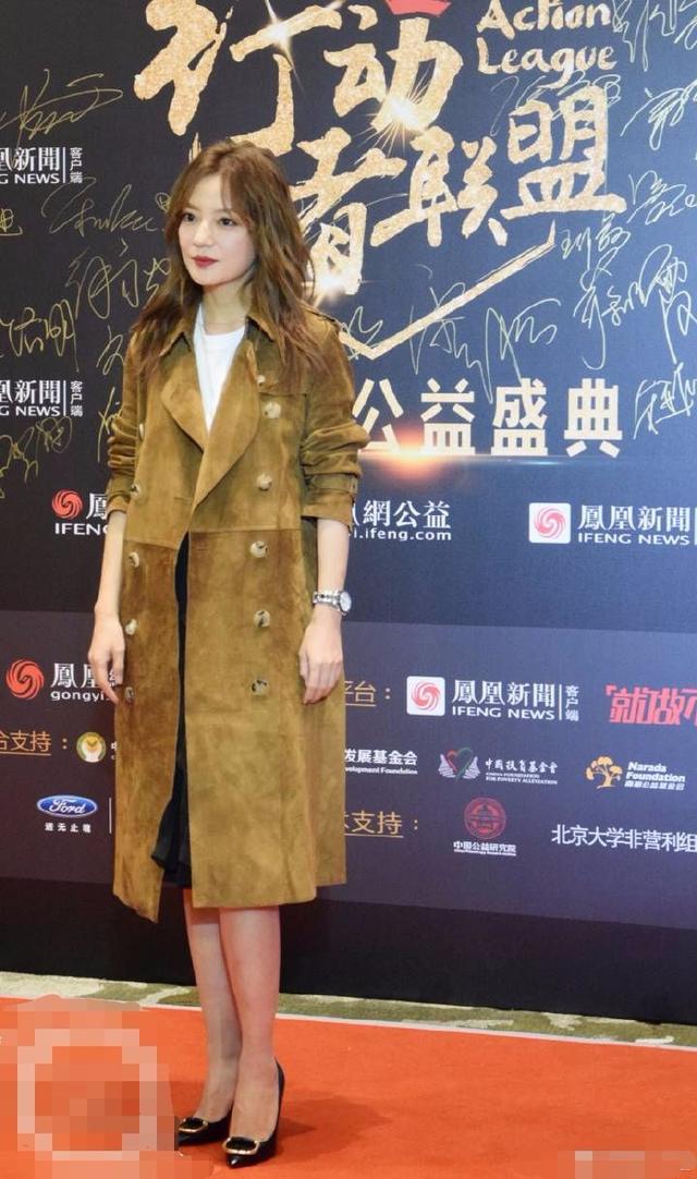 赵薇瘦回超模好身材,竹竿腿就是让人羡慕!