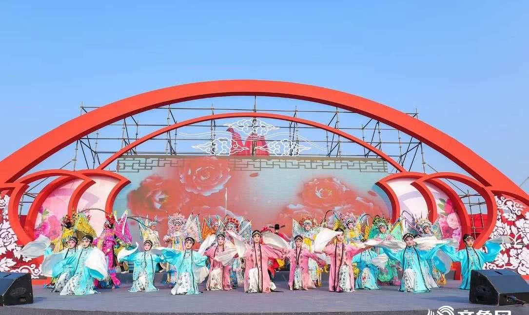 4月12日讯12日上午,第28届菏泽国际牡丹文化旅游节开幕式在曹州牡丹园