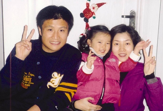 吴承瑛娇妻曾是编导!为他生仨女儿,退役后经商今搞青训助力国足