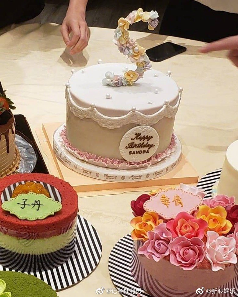 8月2日是 吳君如大美女54岁生日 当天她举办了生日饭局