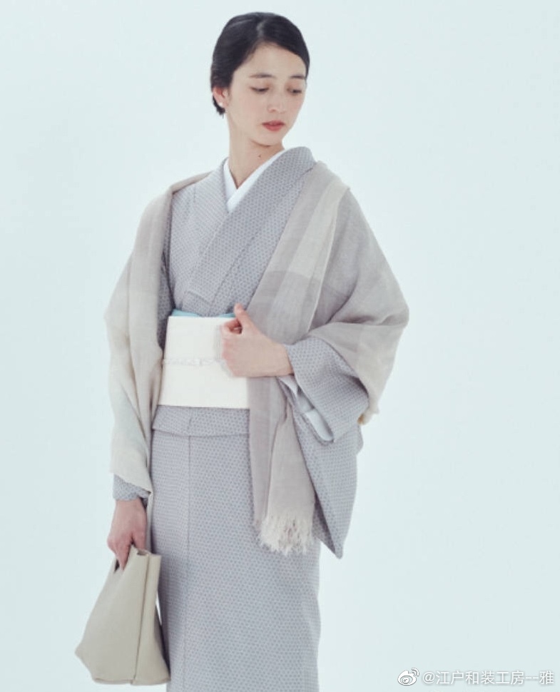 石原里美的高岭之花的宣传照片中的素色和服让人眼前一亮