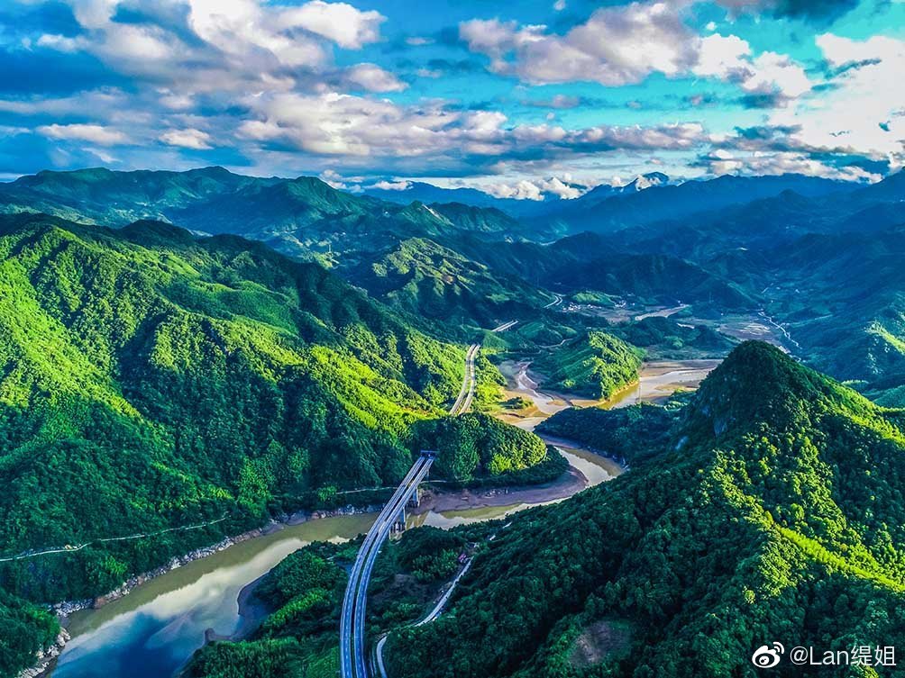 磨子潭水库位于安徽省霍山县,大坝高85米,雄伟壮观