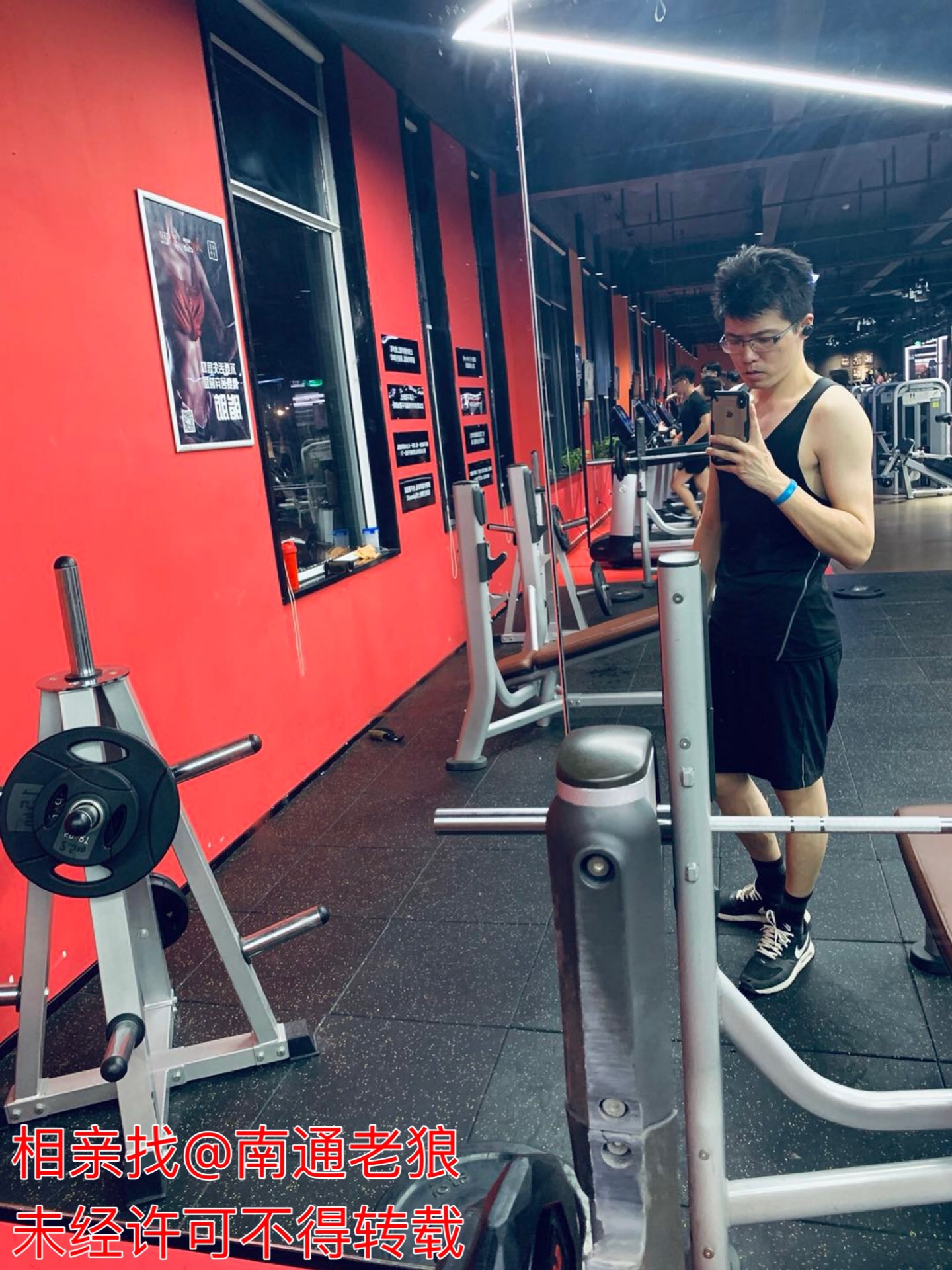 身高185cm体重72kg.学历大专