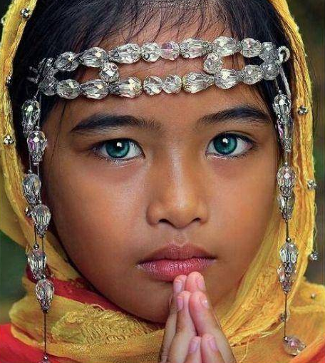 马来西亚女孩长相平淡却因为这双眼睛迷倒无数人