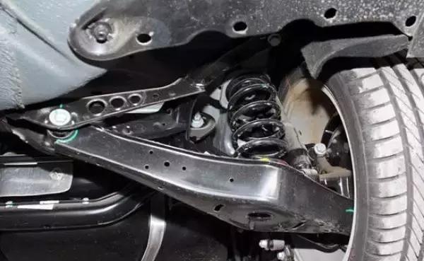 独立悬挂系统又可分为横臂式,纵臂式,多连杆式,烛式以及麦弗逊式悬