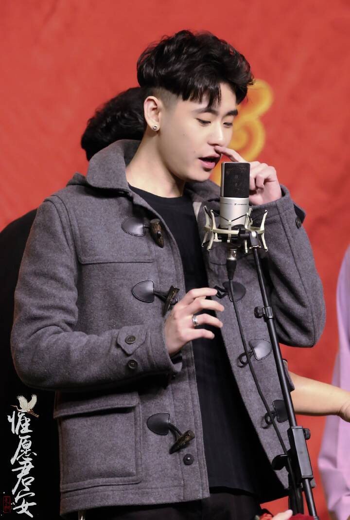 发量浓密的我辫哥为了时尚的造型需要也有带假发的一天|假发|小辫儿