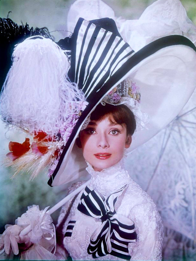 世界级女神——奥黛丽·赫本保持优雅,保持善良,保持勇敢.