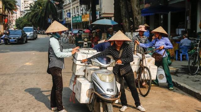 越南人最多的中国城市:越南"美女"扎堆揽客,代购随处可见
