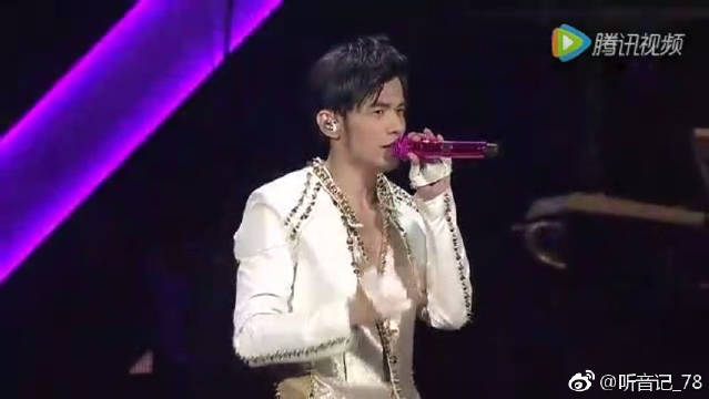 周杰伦重新编曲的《开不了口》你总说我不在意