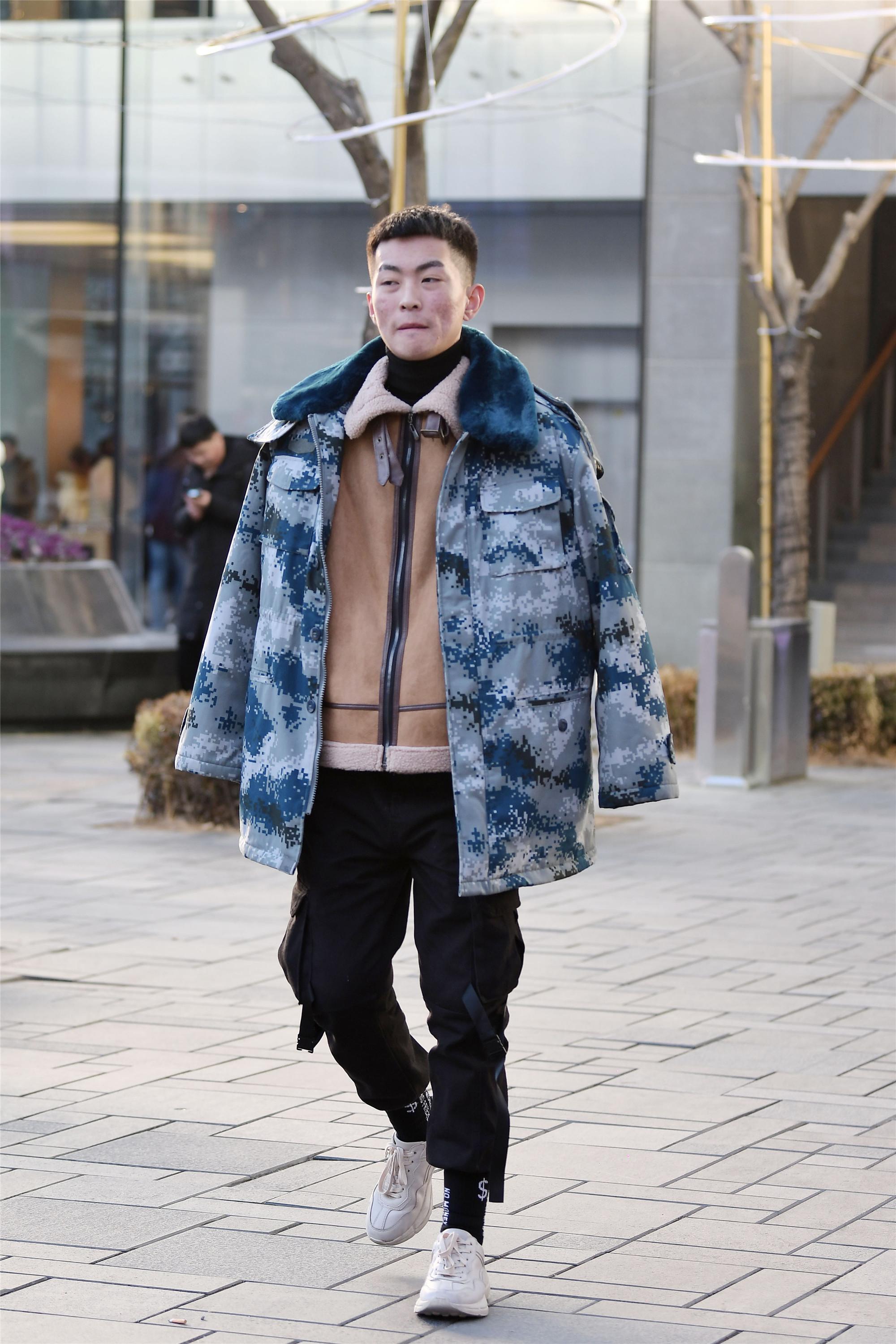 春天的男士应该怎么穿看一下时尚街区的小哥哥是如何穿搭的