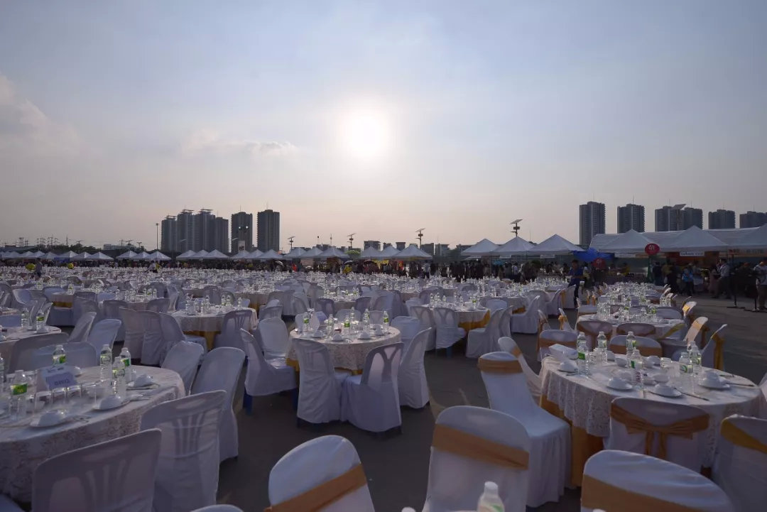 万名中国游客免费吃大餐!这场饭局创造了吉尼