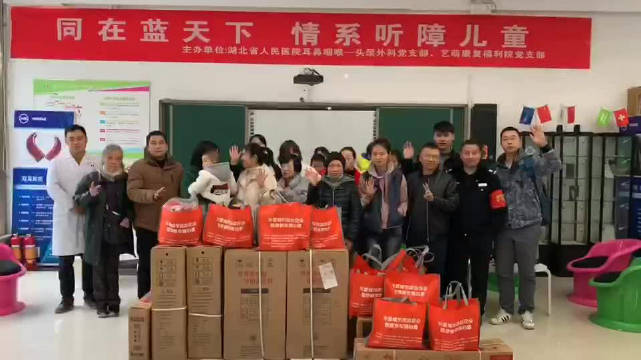 朗读者 女童保护志愿者孙雪梅谈初衷,王丽东回