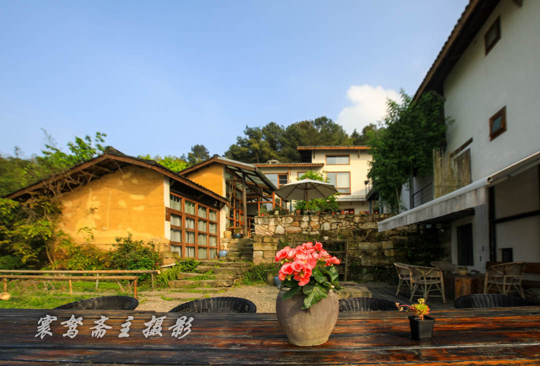 缙云山顶上有个缙云小住,这个不起眼的农家院却是重庆最火的民宿