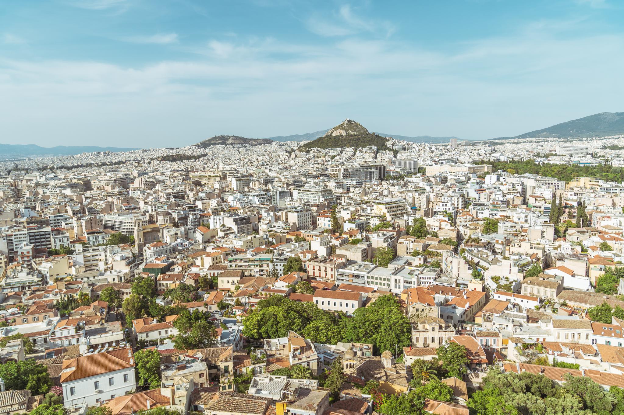 阳光照射着的希腊雅典卫城废墟中遗留下的帕特农神庙公元5世纪的文