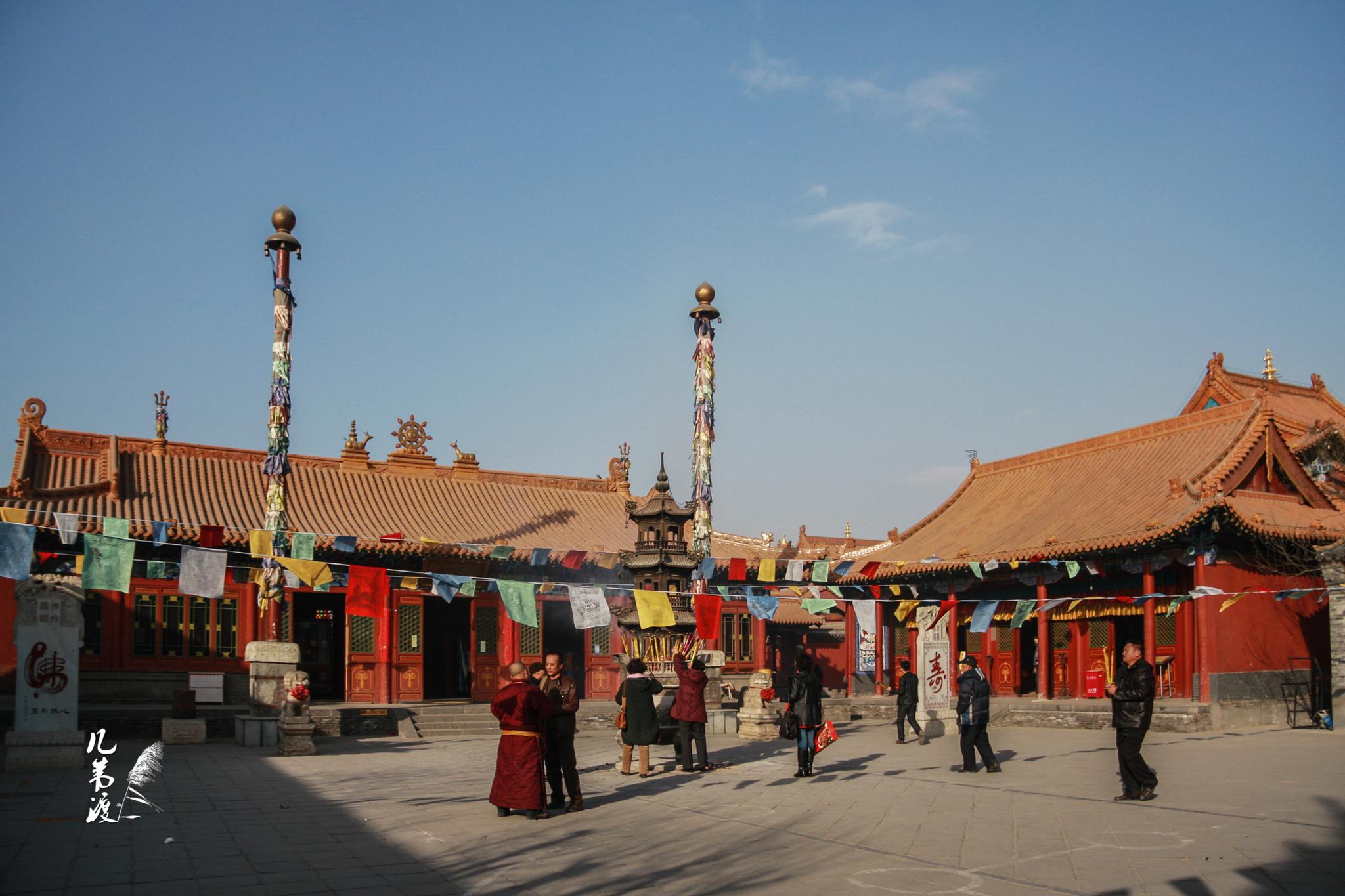 大召(一)寺庙于明万历七年,由蒙古土默特部首领俺答汗(也称阿勒坦汗)