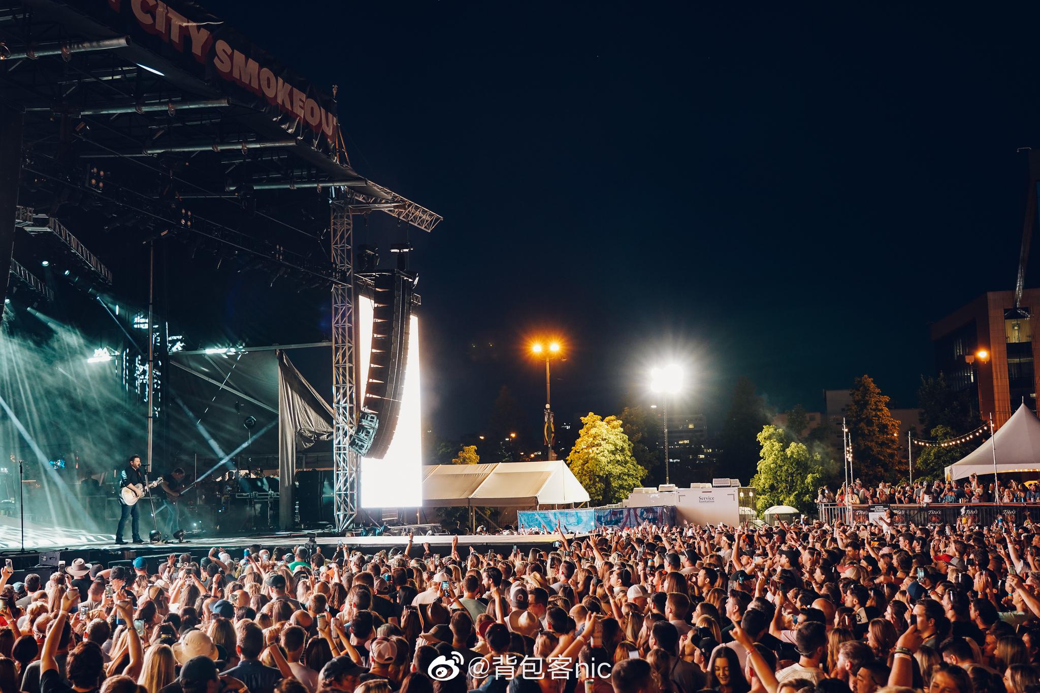 被誉为全美最棒的烧烤,啤酒,乡村音乐节