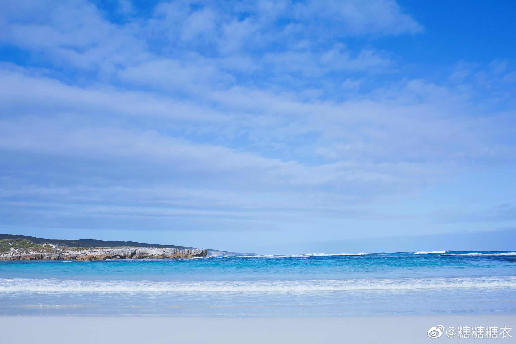 看过很多大海了,依旧喜欢看大片的蓝色,喜欢渐变色透明的海水