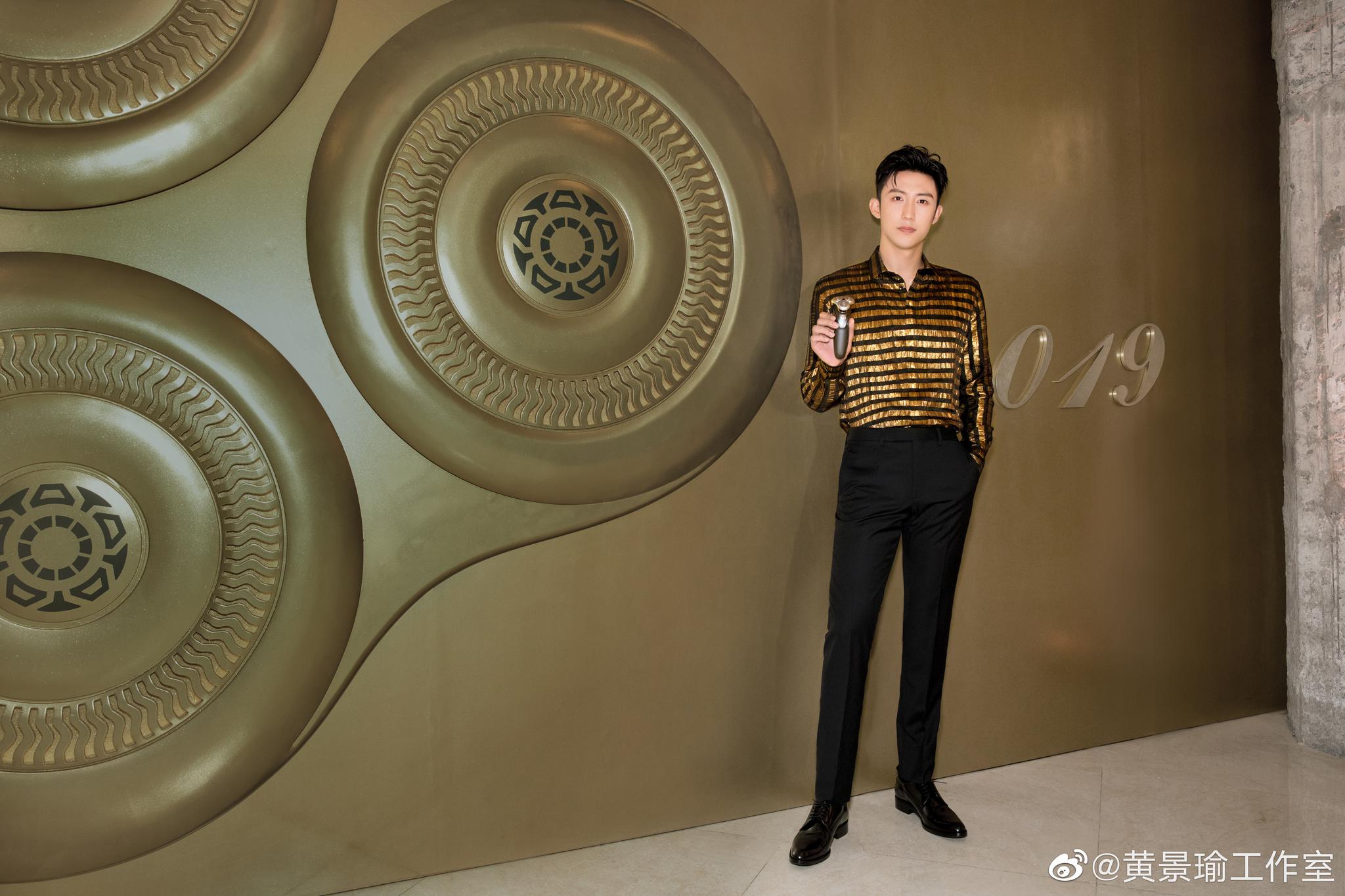 出席飞利浦80周年庆典～历经时间的打磨与沉淀，如黑色般神秘|周年庆典|飞利浦|黄景瑜_新浪新闻