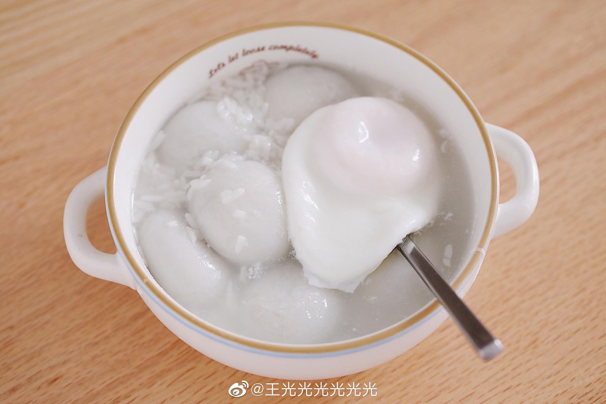 芝麻汤圆酒酿蛋;买了一箱圣女果(结果超难吃