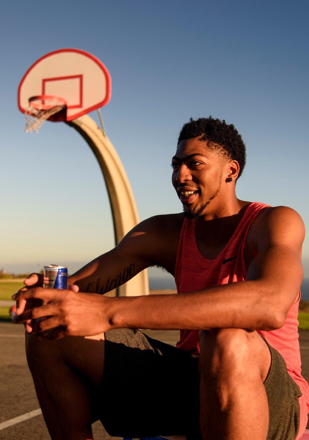 浓眉哥当年的写真有点帅啊