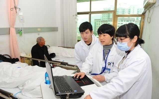 为何手术后医生要问有无放屁?医生之意不在屁,在乎这一并发症也_新浪新闻