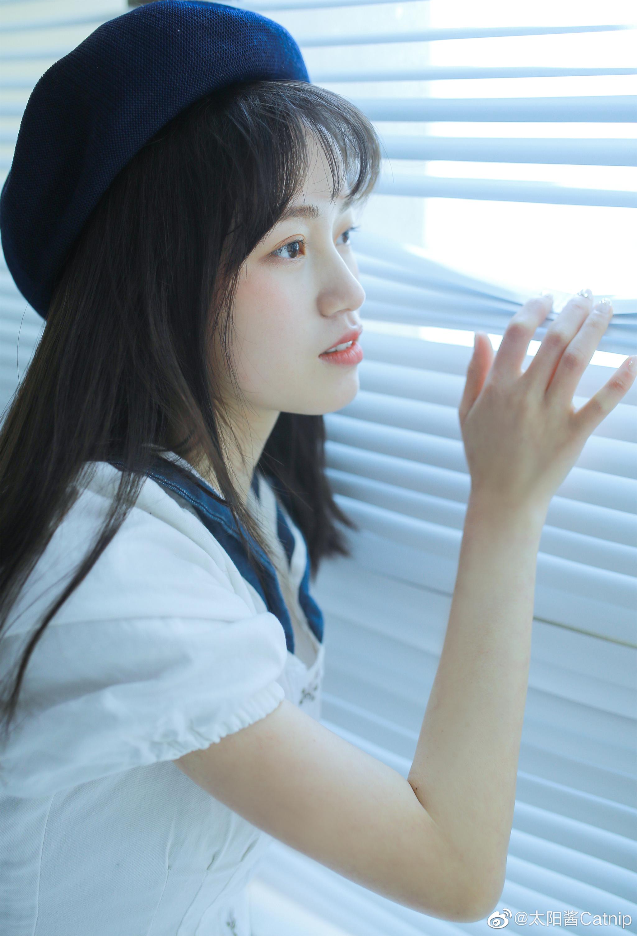 睡觉旁边玩手机会怎样